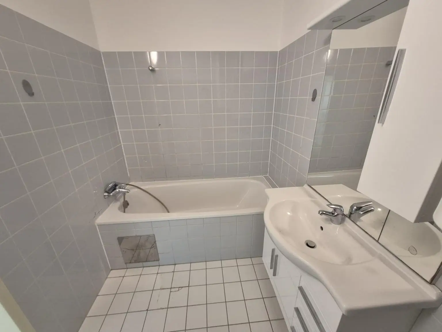 Bad mit Badewanne