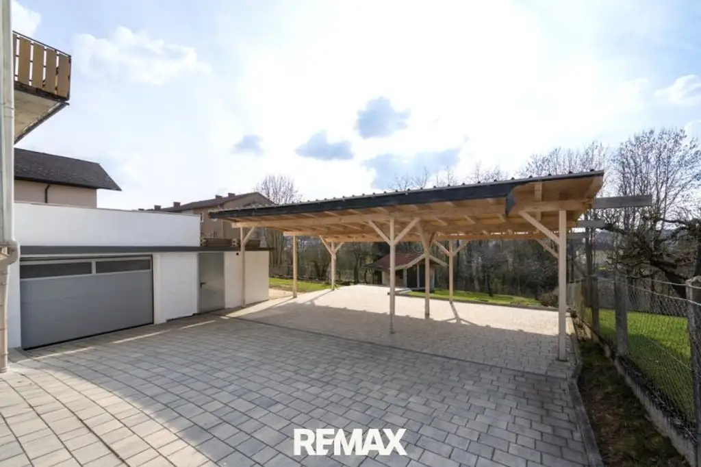 Voll unterkellertes Zweifamilienhaus mit Garten, Carport & Garage in sonniger Zentrumslage von Bad Hall!