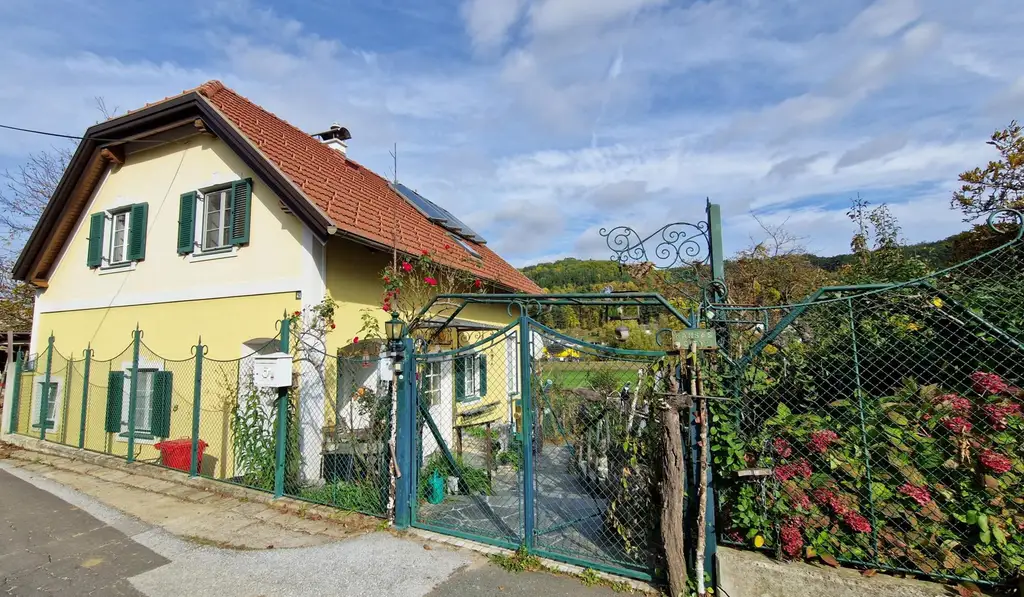 Entzückendes Einfamilienhaus mit Gartenoase in sonniger Lage