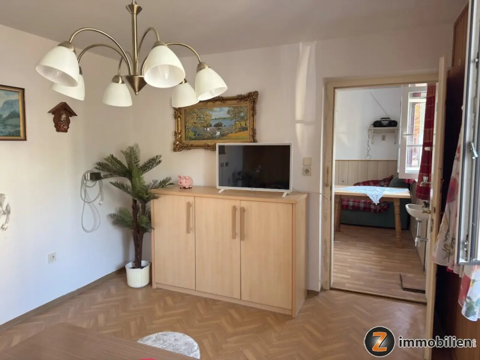 Sanierungsbedürftiges Haus mit Nebengebäuden
