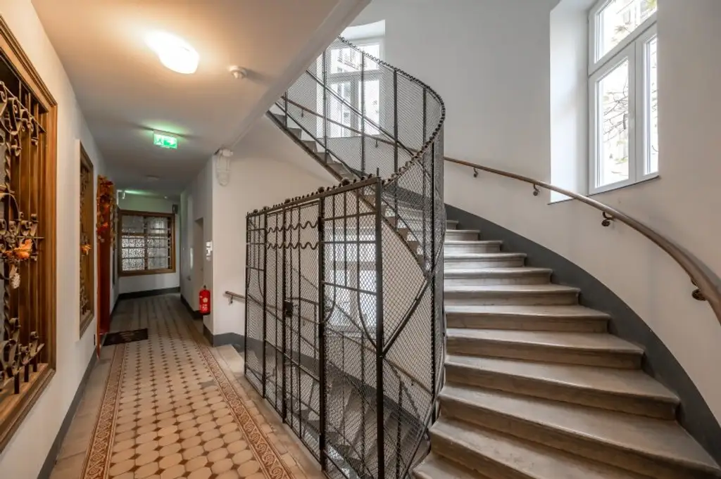 ++NEU++ 3-Zimmer Altbau-Wohnung (sanierungsbedürftig), viel Potenzial