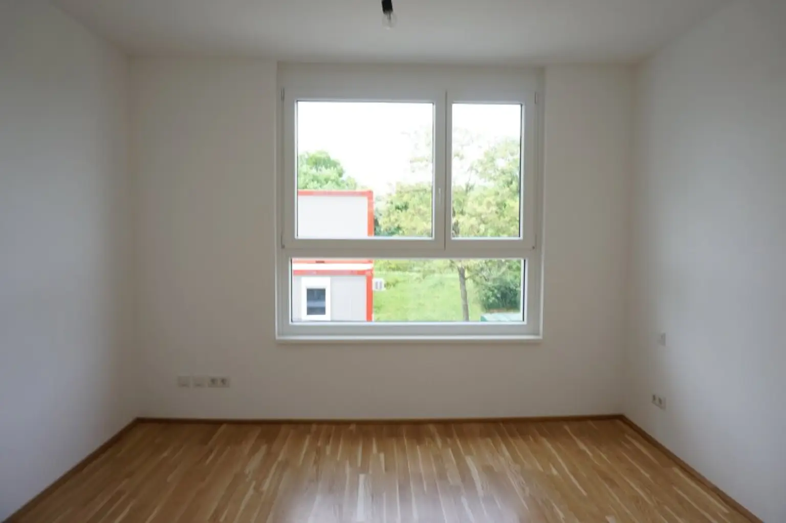 UNO - U1 Am Kaisermühlendamm  - Neubau mit großem Balkon und Garage - Mietbeginn ab 15. November 2025 | New 1BR apartment with Garage - start of lease 15/11/2025
