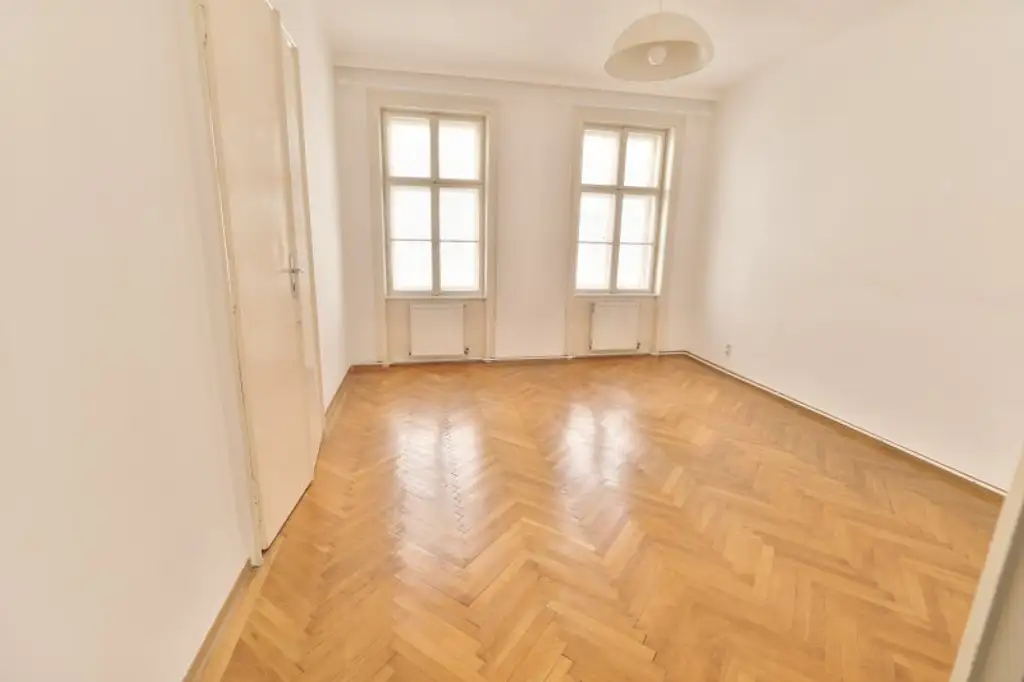 Antonigasse UNBEFRISTETE 2 Zimmer-Wohnung mit KFZ-Stellplatz im Haus