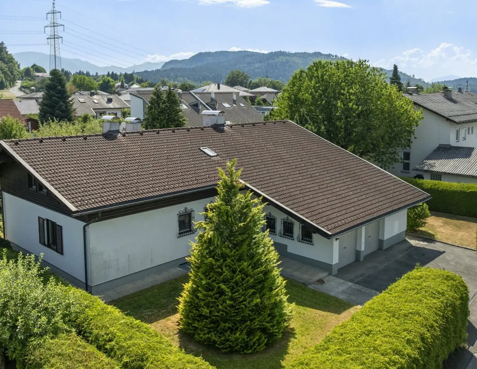 Klagenfurt: Gepflegter Bungalow - in ruhiger Wohngegend & 1.650 m2 großem Garten!
