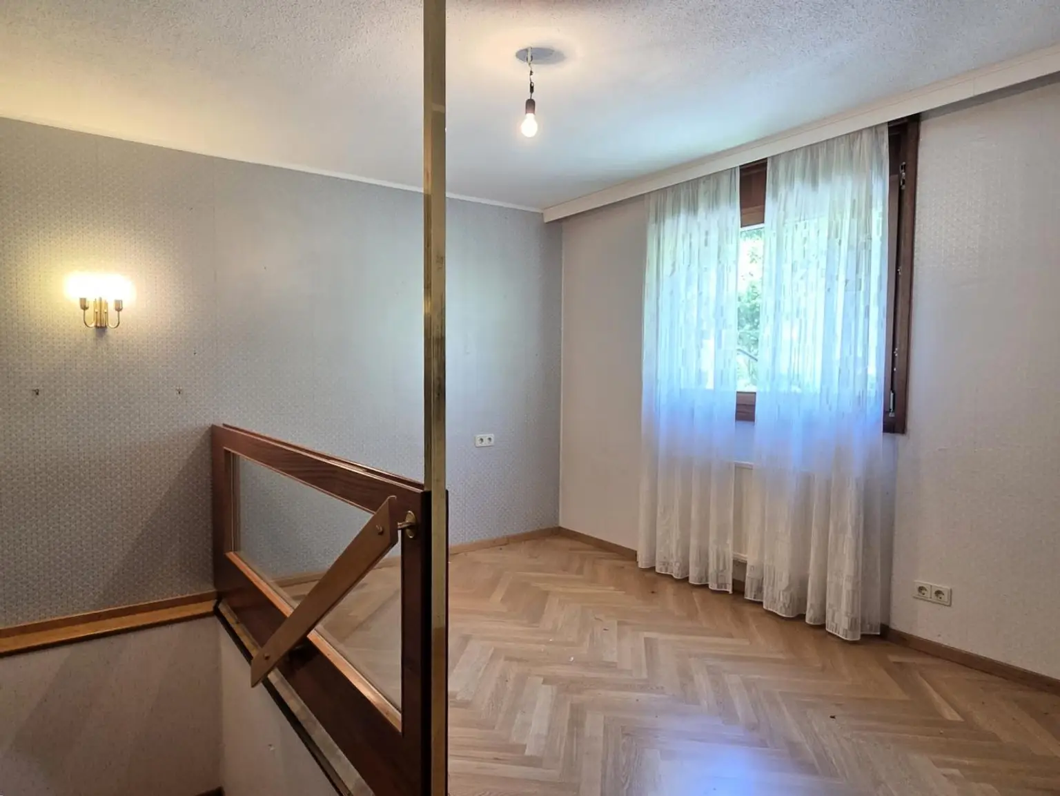 Arbeitszimmer, EG mit Wohnkellerabgang