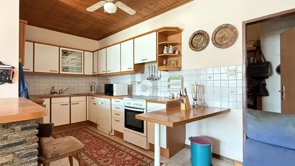 SONNIGER BUNGALOW MIT XXL KELLER UND TOP INFRASTRUKTUR