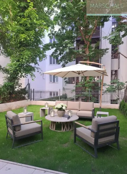 Perfekt sanierte 2-Zimmer-Altbauwohnung mit Garten in Top-Lage