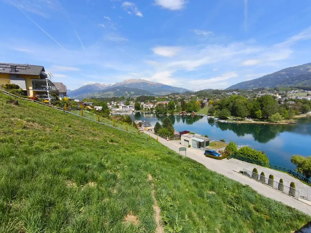 Außergewöhnliches Baugrundstück in Seeboden – unverbaubarer Seeblick, nur ca. 50 m zum Millstätter See