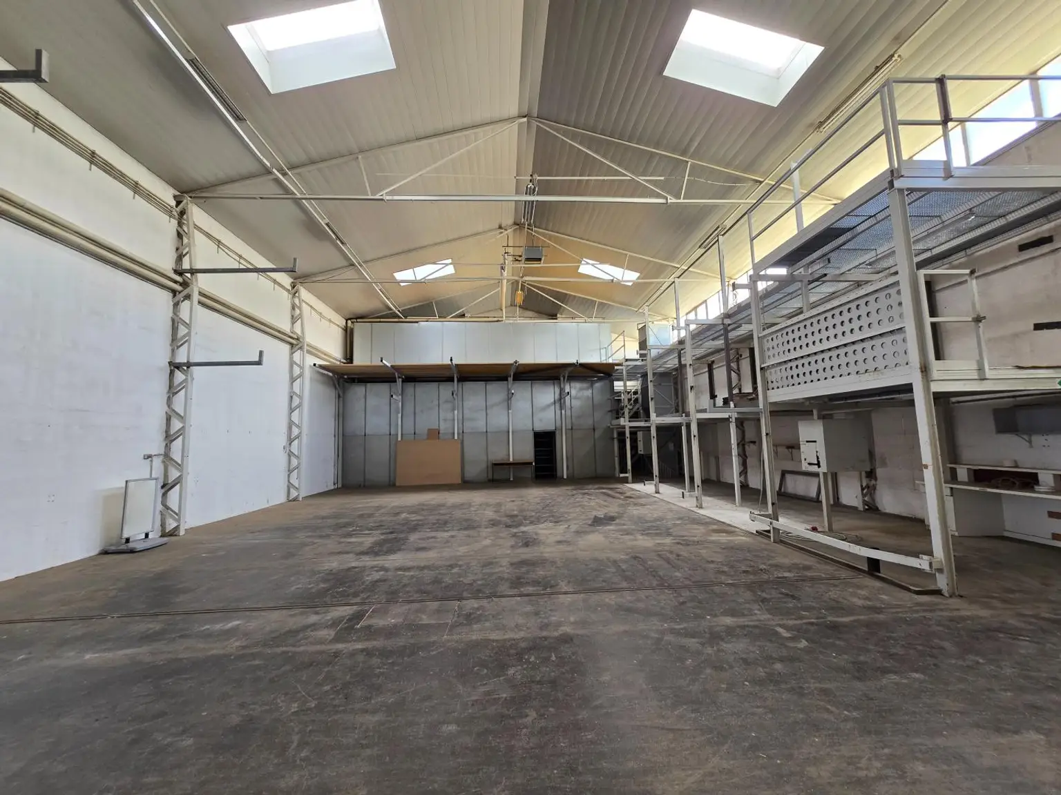 FLEXIBEL nutzbare Hallenflächen, von 53 - 328 m² für IHR GEWERBE