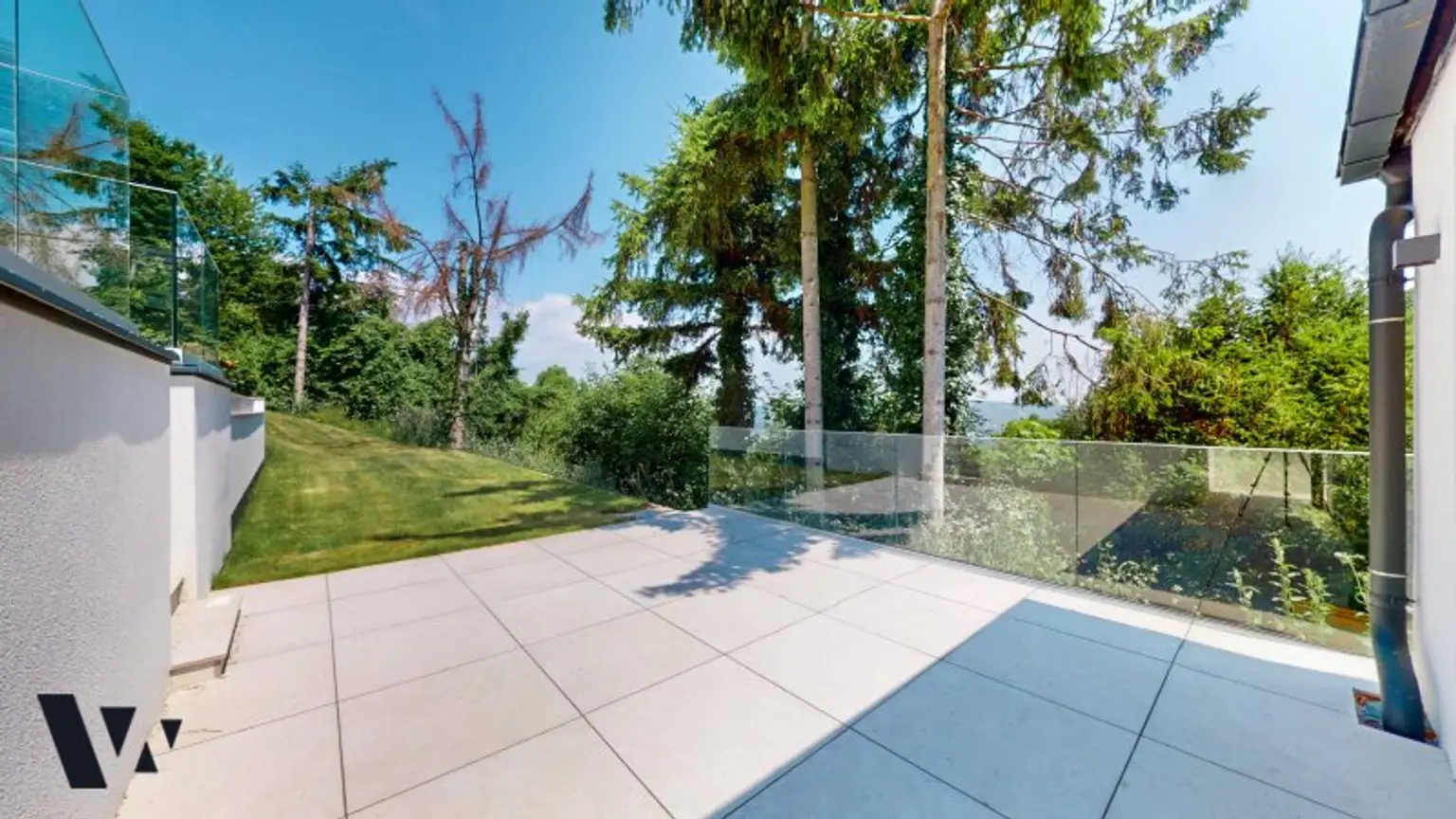 EINZIGARTIGE VILLA MIT INFINITY-POOL & BLICK ÜBER DIE DONAU