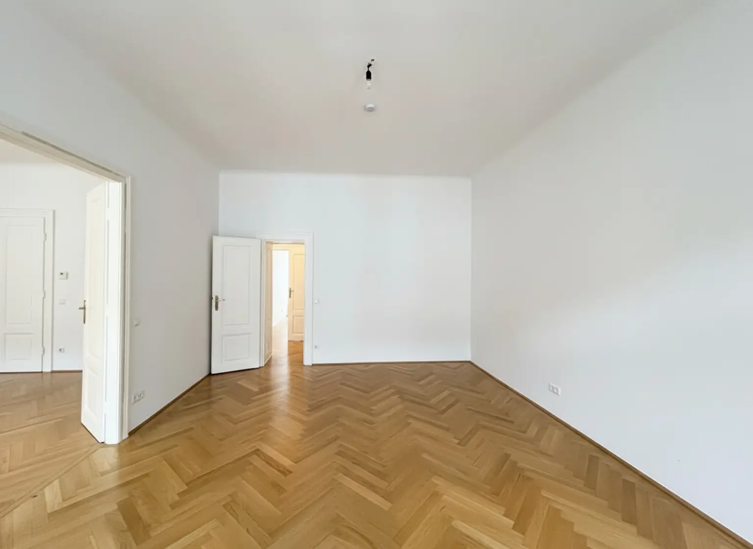 Unbefristet: Stilvolle, ruhige Stadtwohnung in zentraler Lage