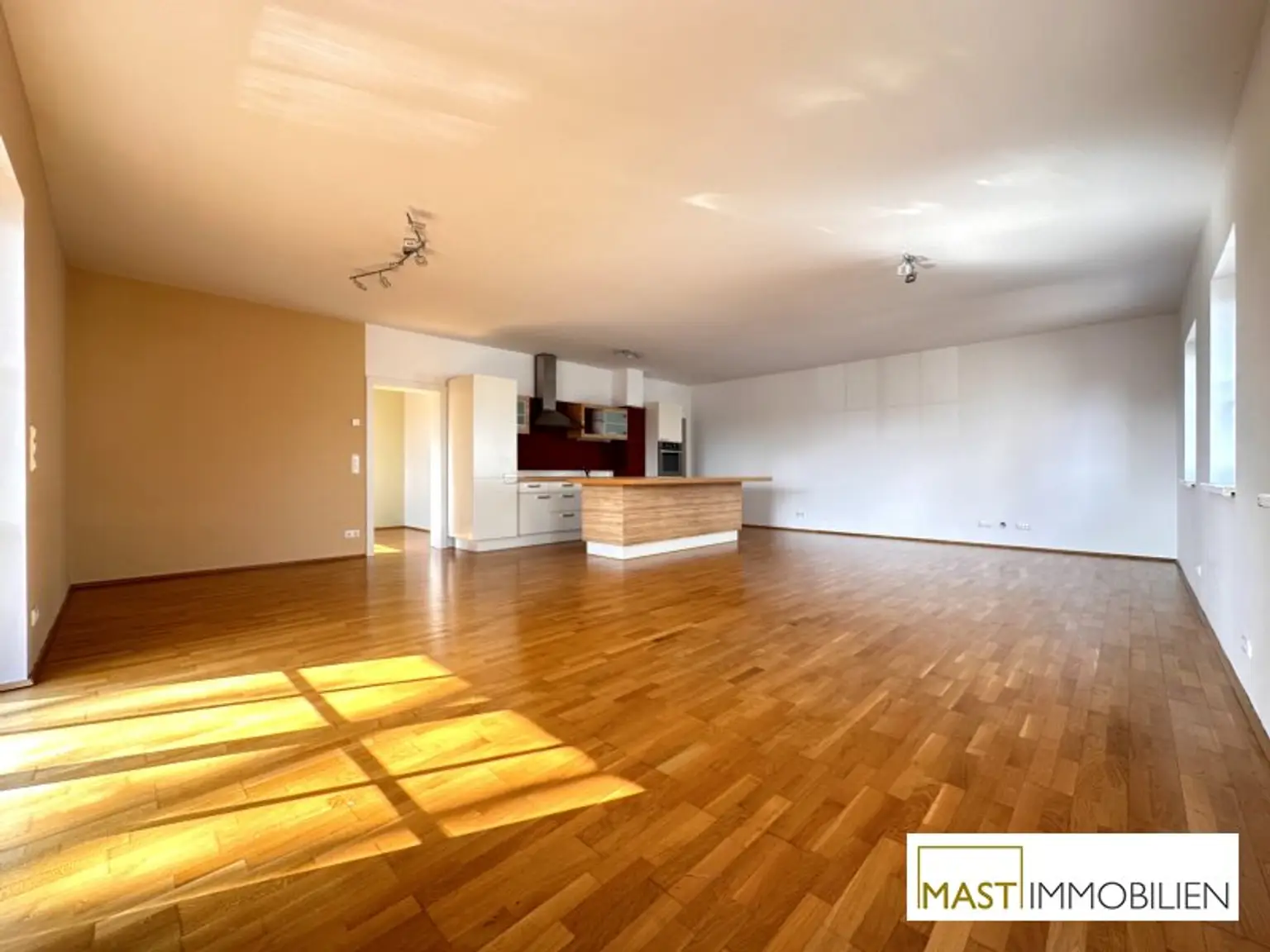 Optimal aufgeteilte 4 - Zimmer Wohnung inkl. Einbauküche & Balkon in Guntramsdorf