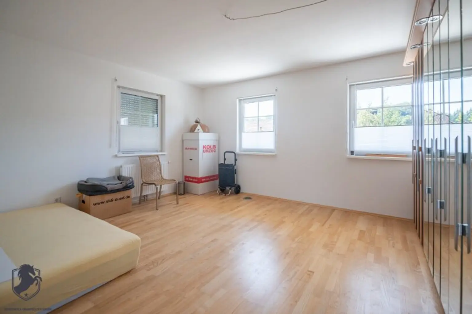 Exklusives Niedrigenergie-Einfamilienhaus mit Vollkeller auf 1.008 m² Grundstück in ruhiger Bestlage von Pixendorf