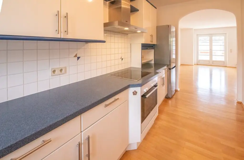 *** Wohnen in Waidmannsdorf *** Großzügige Vierzimmermaisonettewohnung mit Vorgarten & 3 Terrassen