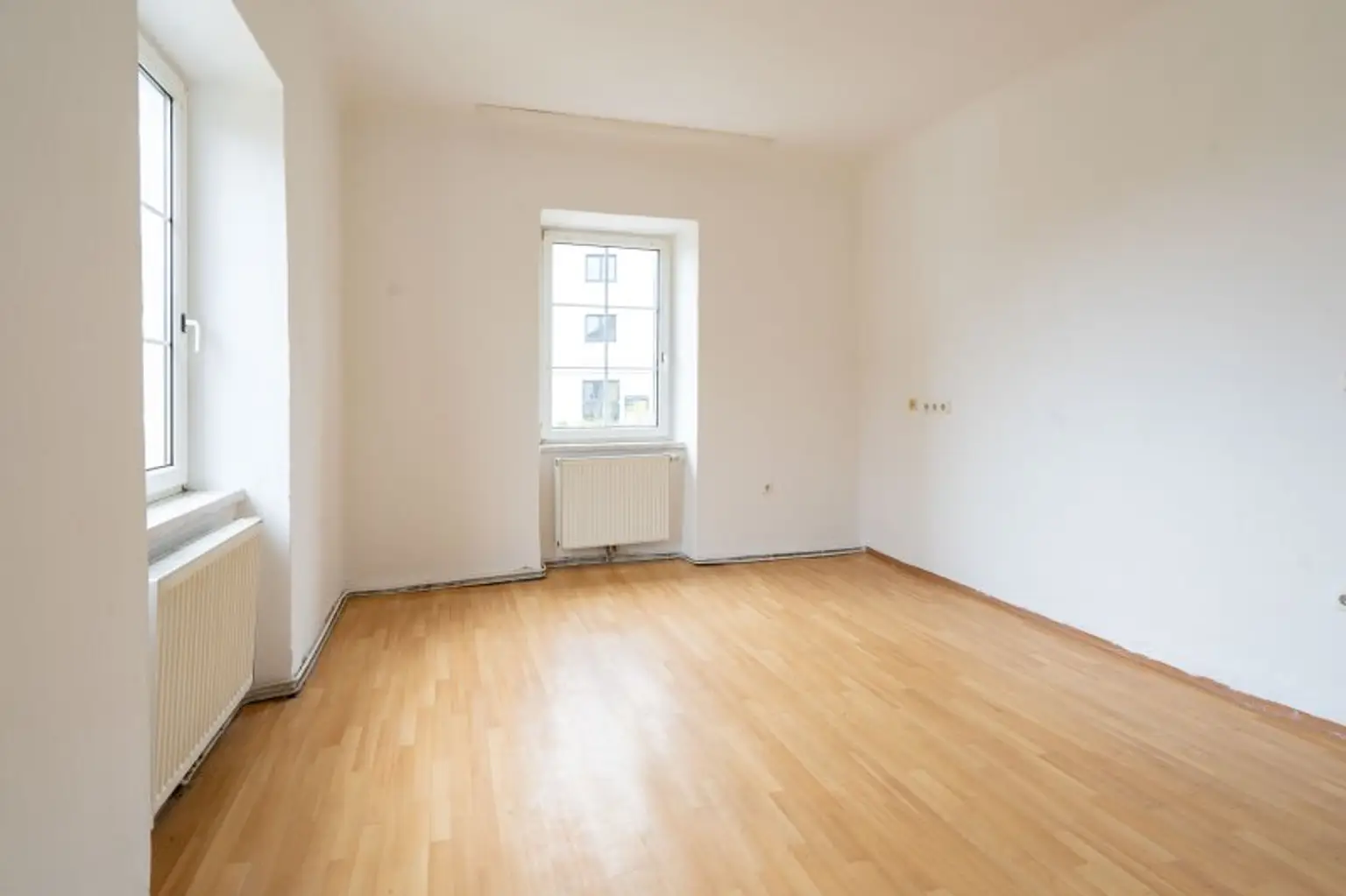 Bestandsfreies Mehrparteienhaus mit 5 Wohnungen + 1 Geschäftslokal in Toplage von Obernberg am Inn zu kaufen!