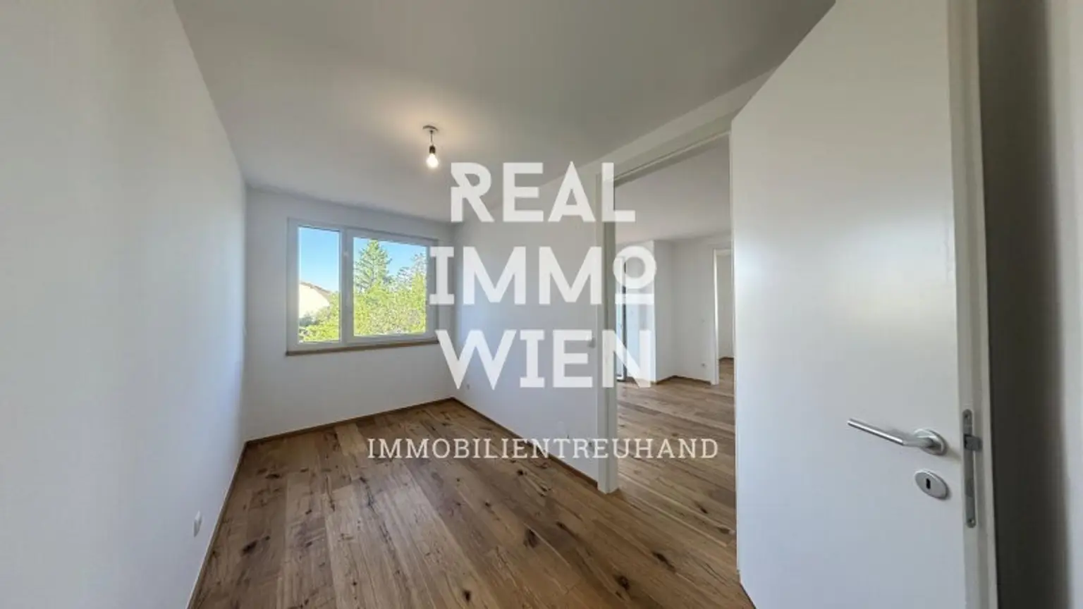 Wunderschöne sonnendurchflutete Wohnung mit Balkon im 23. Bezirk!!! Nähe U6 PERFEKTASTRAẞE!! 360°- 3D Grad Besichtigung