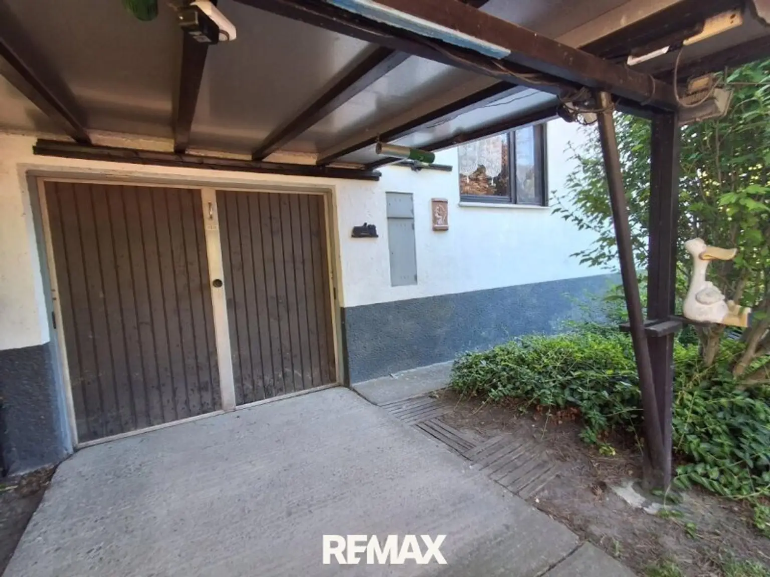 30 Garage mit Carport 1220