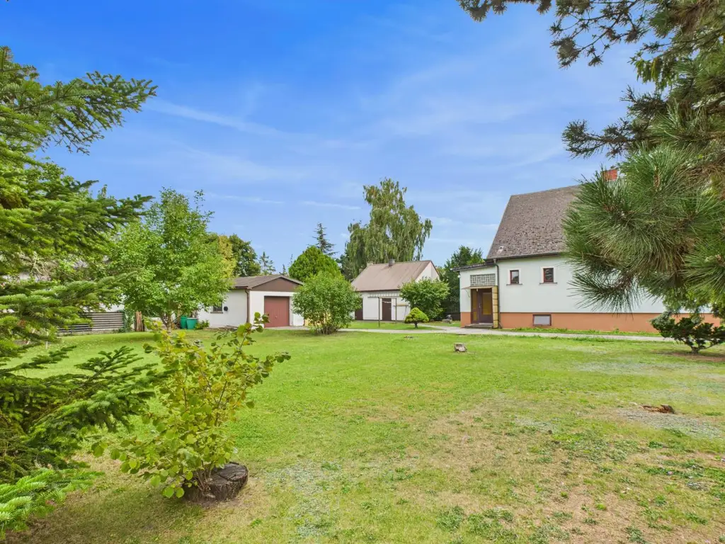 Charmantes Einfamilienhaus mit großem Eckgrundstück und Entwicklungspotenzial