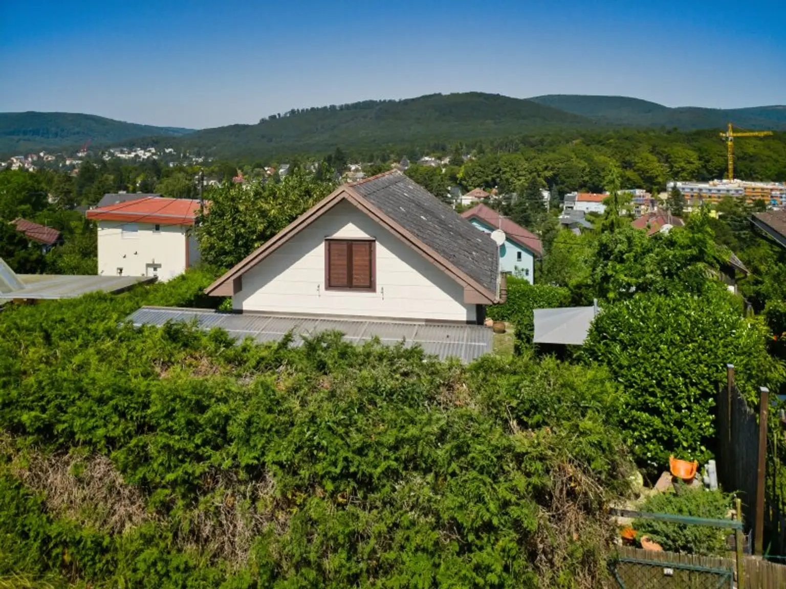 Seltenes Kleingarten-Eigentum am Wolfersberg – Haus mit Ausbaupotenzial, Terrasse & herrlicher Blick ins Grüne