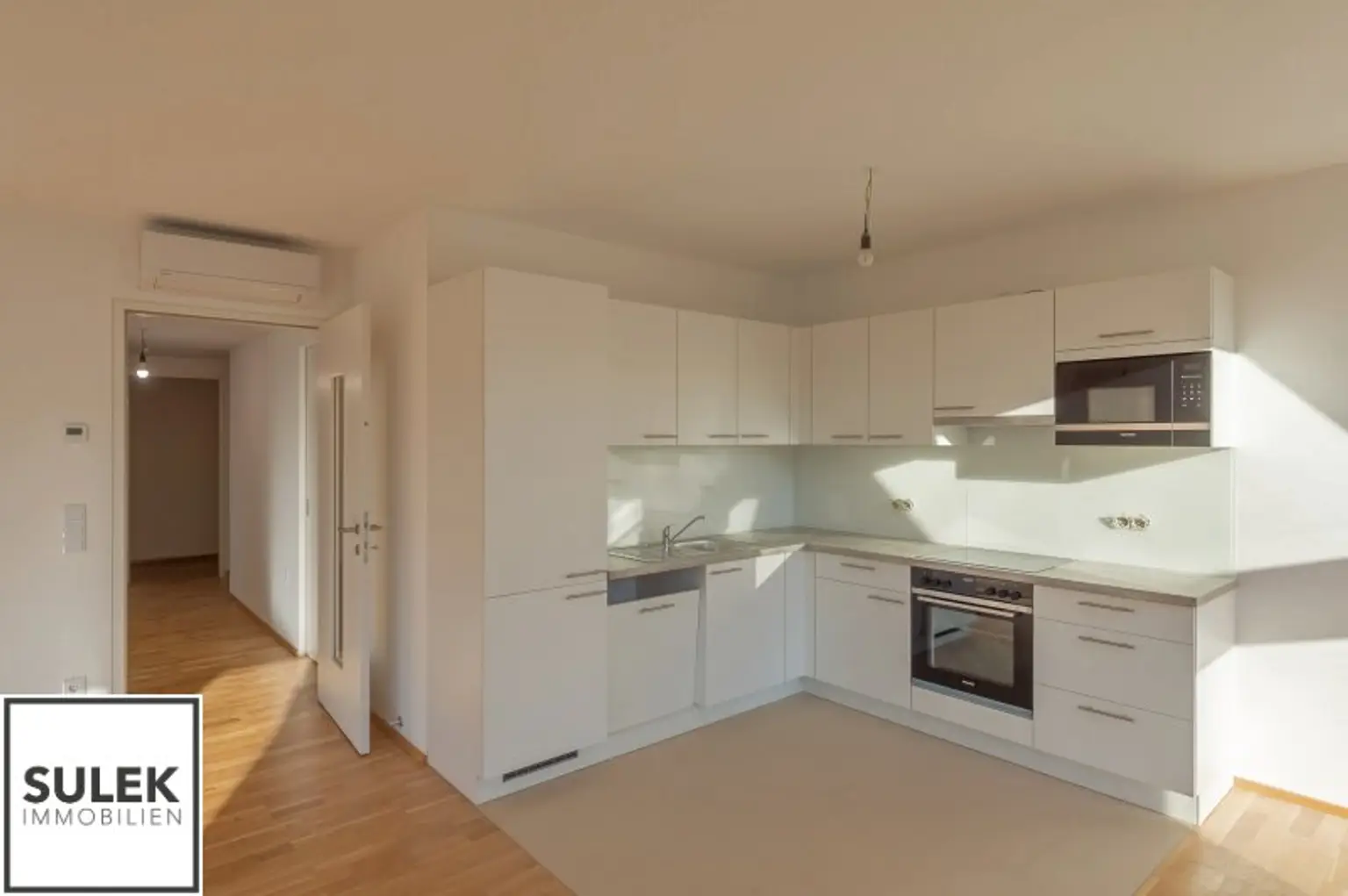 Wohnen in Hirschstetten: großzügige Familien-Wohnung (3-Zimmer) mit Balkon und Grünblick ** ab 01.12 verfügbar