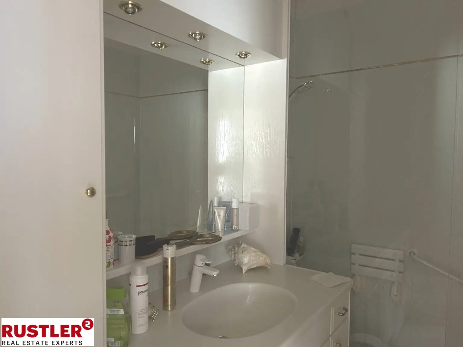 Großzügige 2 Zimmerwohnung mit Loggia