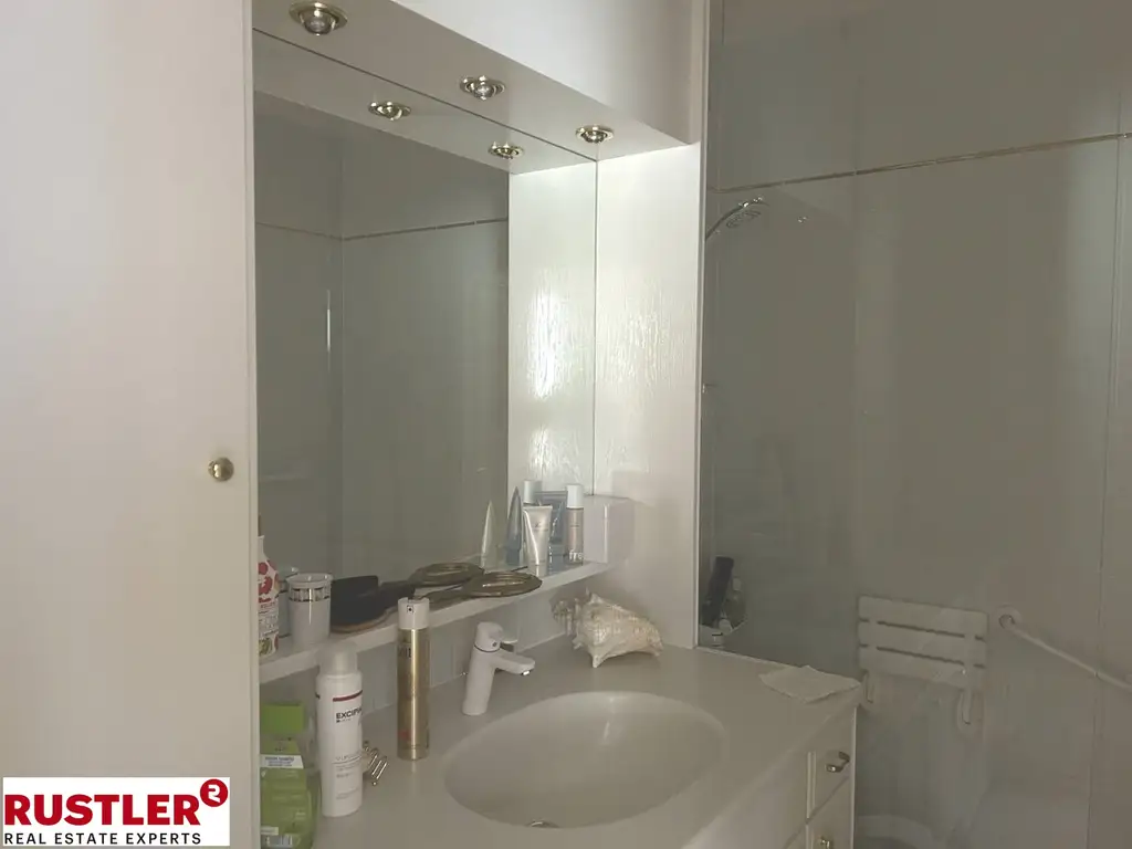 Großzügige 2 Zimmerwohnung mit Loggia