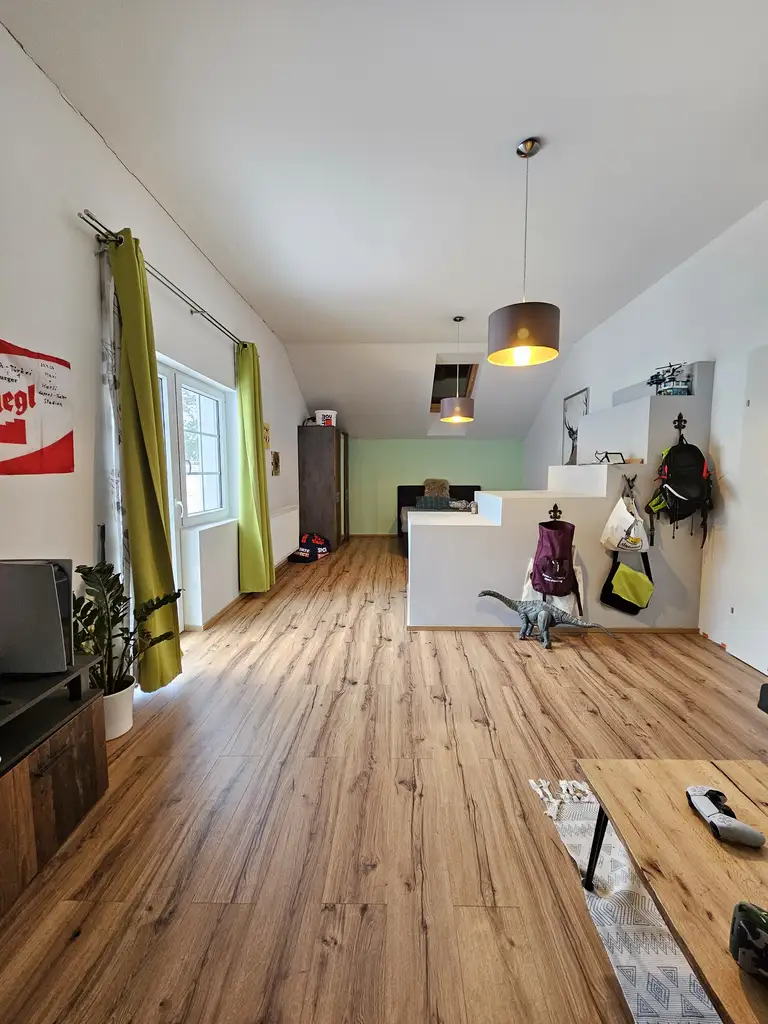 Modernisiertes Einfamilienhaus mit 1.057m² Grundstück, Luftwärmepumpe & PV-Anlage in ruhiger Ortsrandlage von Wopfing