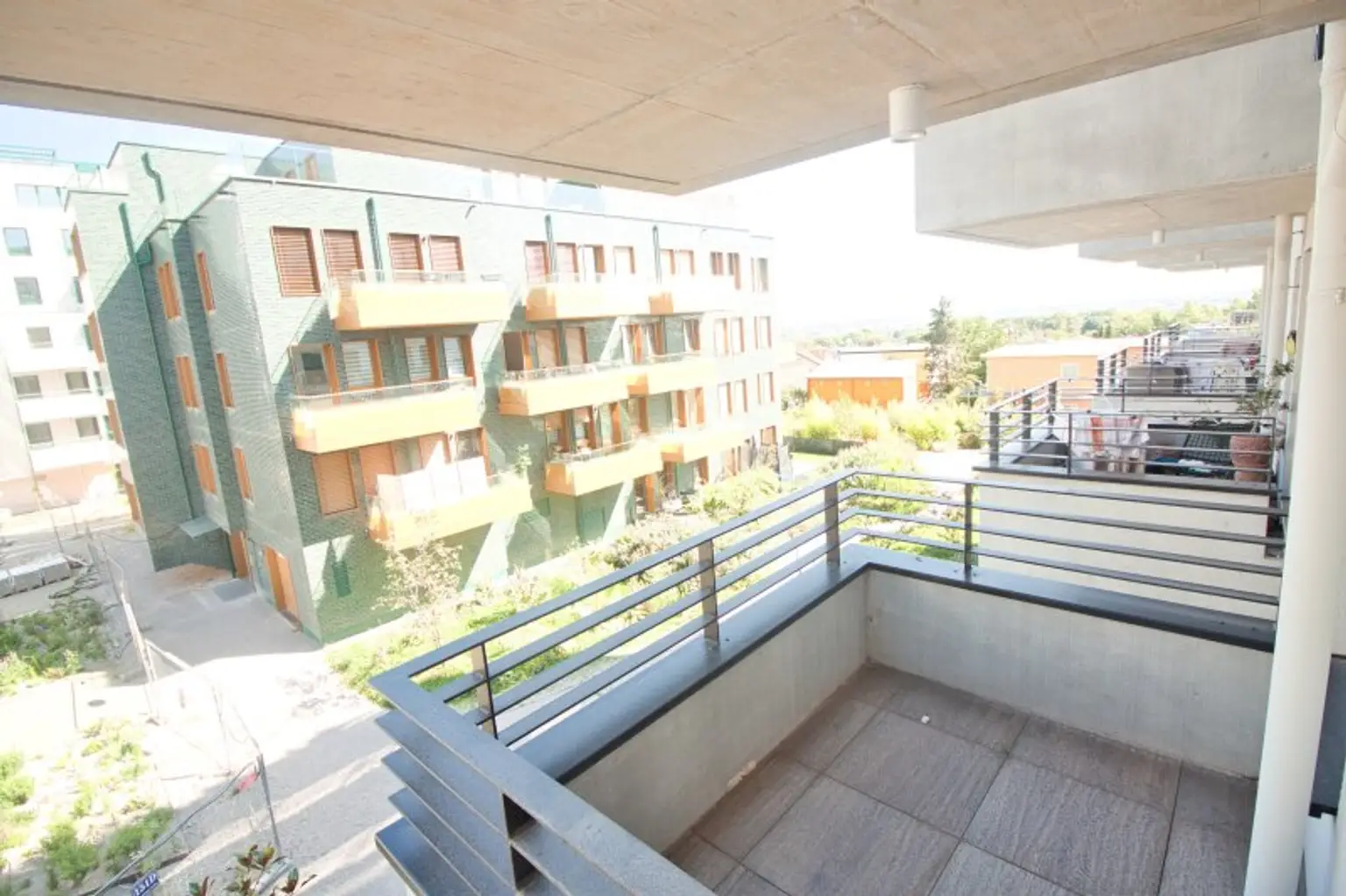 Arbeiten & Wohnen vereint – moderne 2-Zimmer-Wohnung mit Balkon & angrenzendem Büro mit separatem Zugang