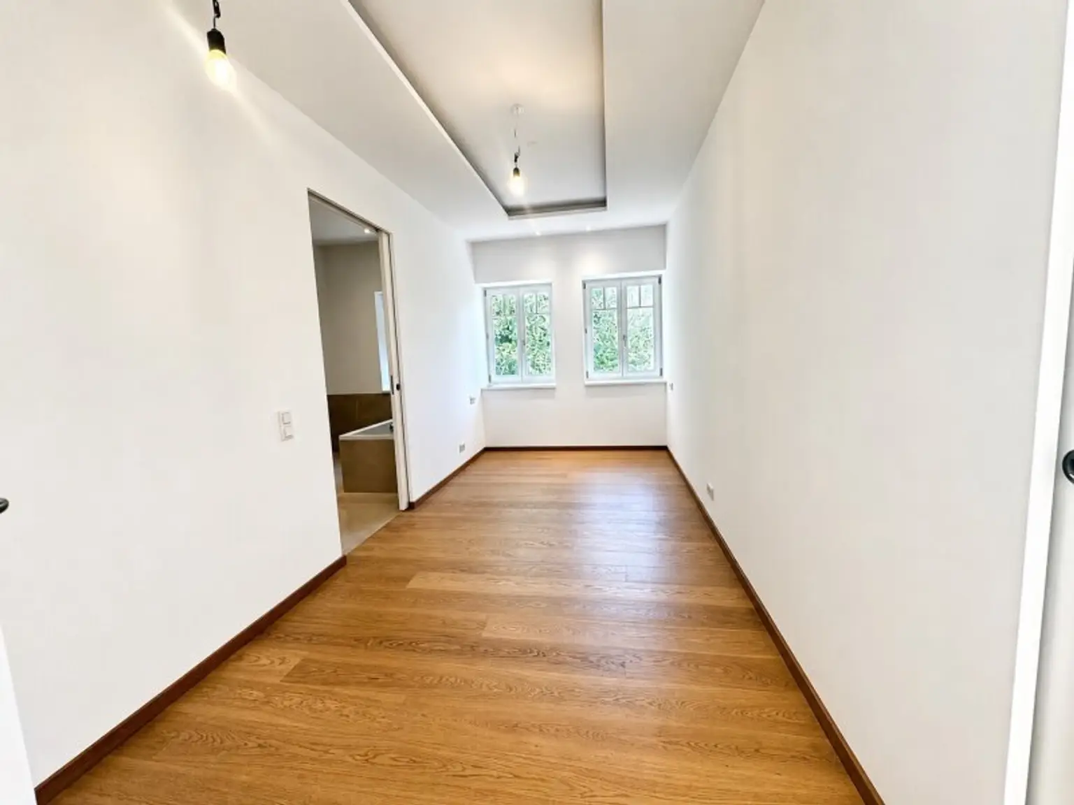 Schrankraum vor dem Masterbad im 1. OG