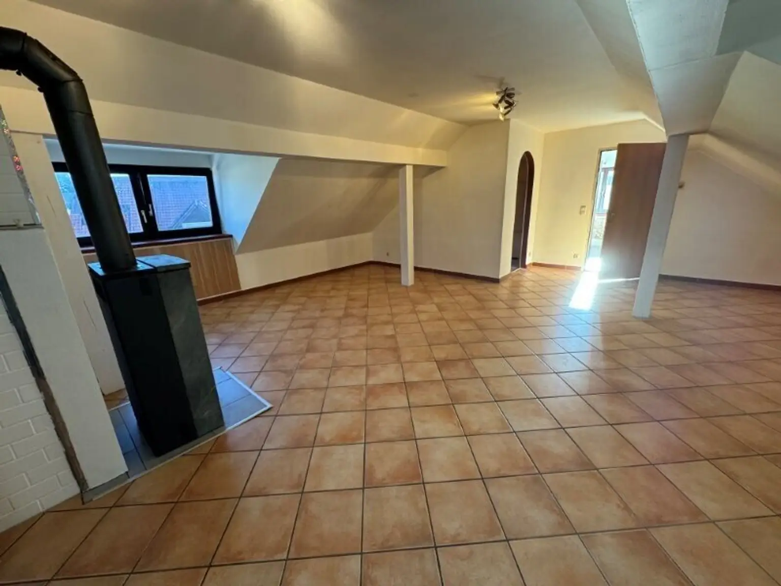 "GRÖDIG - Geräumiges 2,5 Zimmer Appartement im Dachgeschoss mit PKW-Stellplatz"
