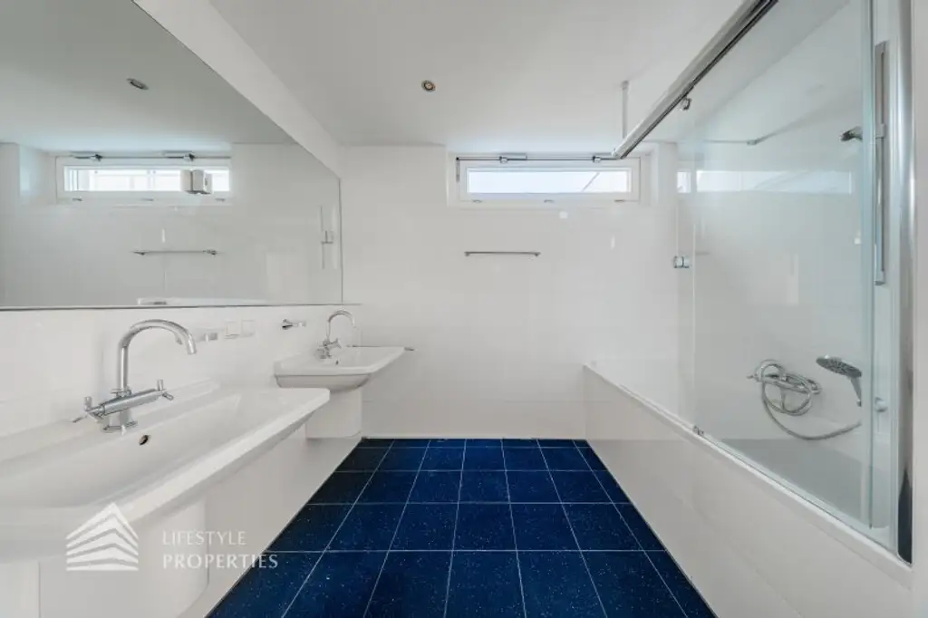 Wunderschöne 4 - Zimmer Wohnung mit Terrasse und Garten