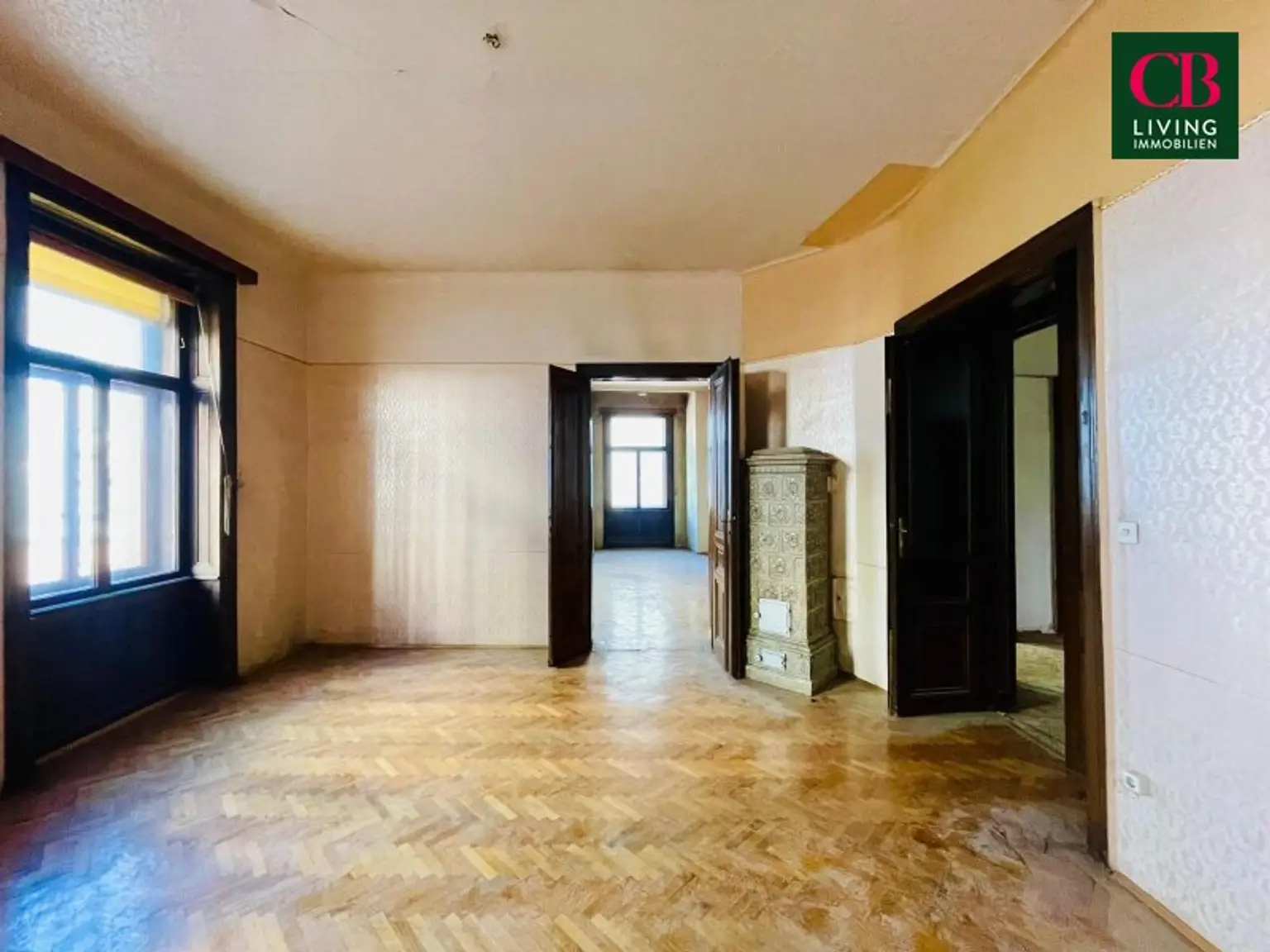 SANIERUNGSBEDÜRFTIGE WOHNUNG IM REPRÄSENTATIVEN JAHRHUNDERTWENDEHAUS