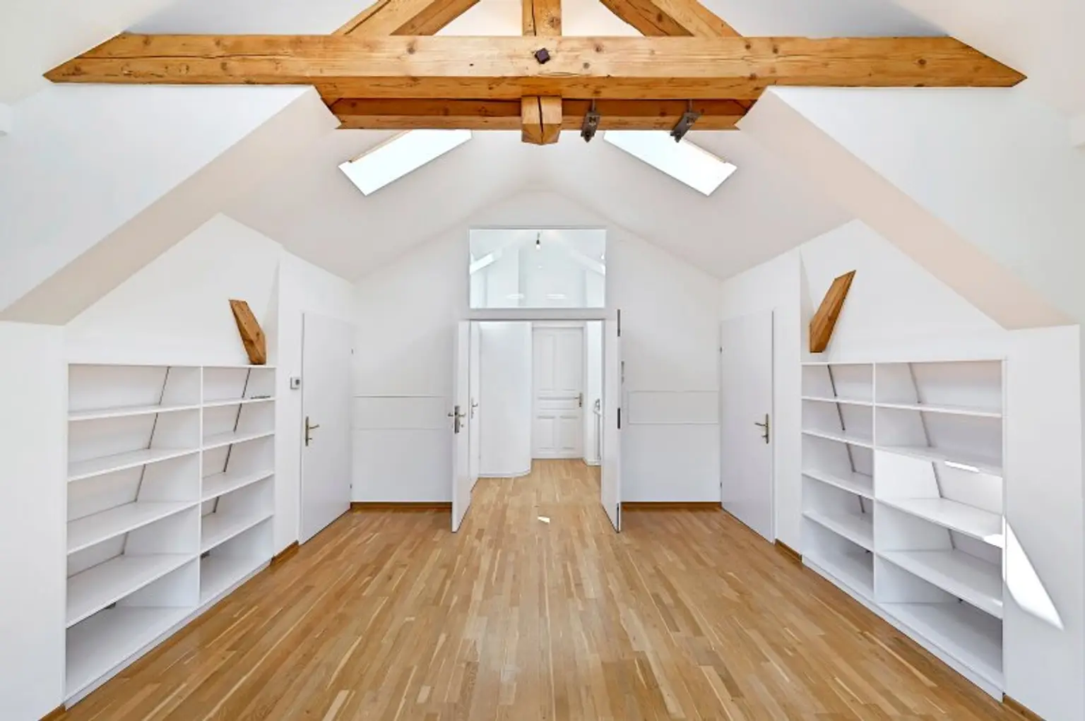 Luxuriöse Familienresidenz oder Büro-Wohnen: 230 m² mit großer Terrasse und Garage!