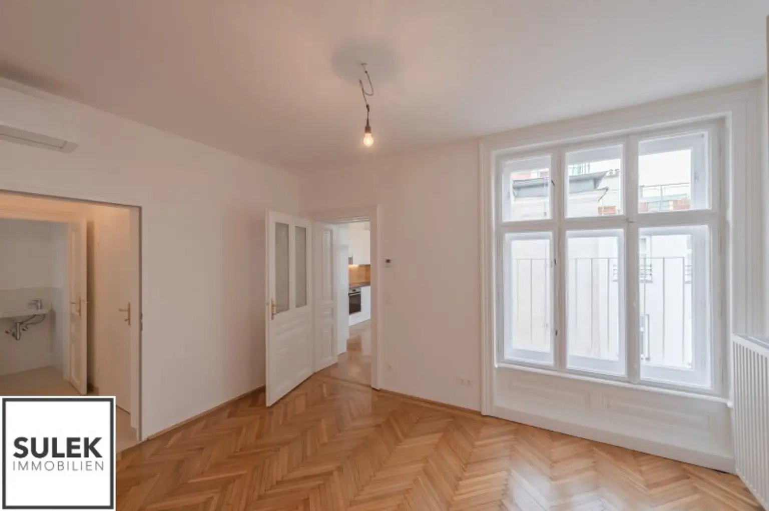 Zweitbezug: hofseitig gelegene 3-Zimmer-Wohnung direkt an der Mariahilferstraße - mit Klimaanlage