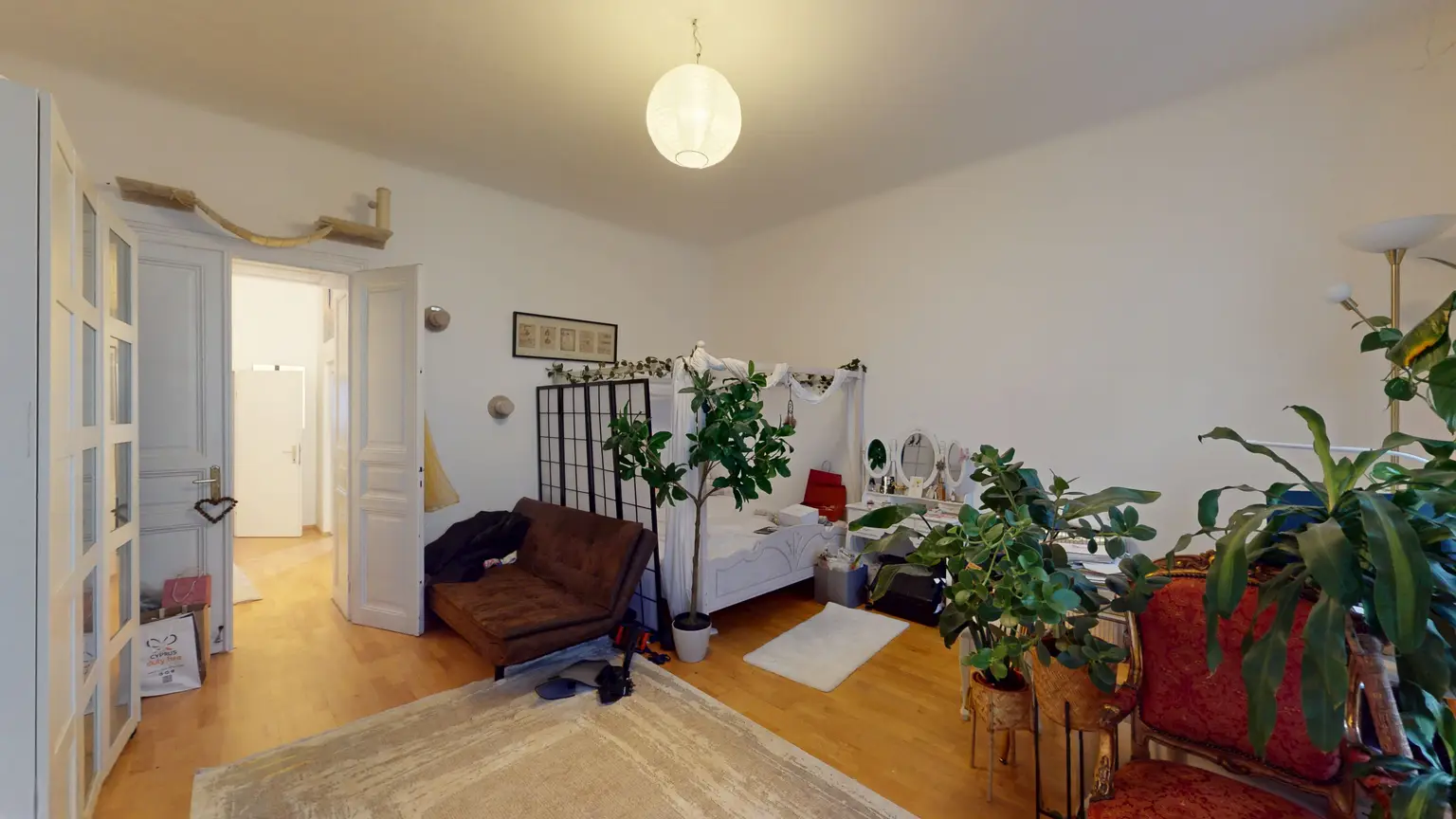 Ruhig gelegene Wohnung im repräsentativen Jahrhundertwendehaus