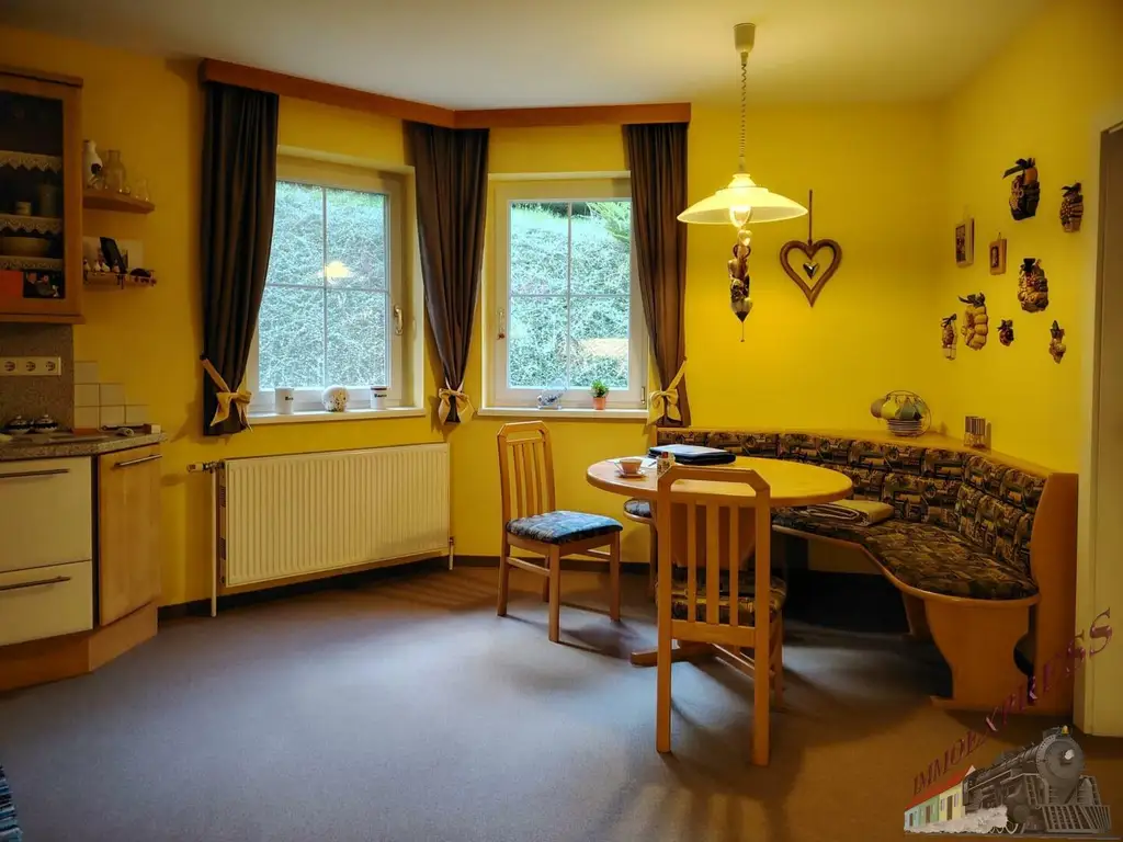 Tolle Villa mit neuer PV-Anlage bietet viel Platz und ruhige, grüne Umgebung – 38 min zur Stadtgrenze Wien!