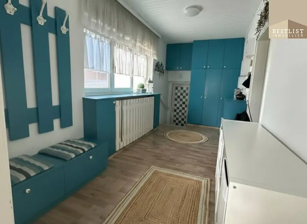 Einfamilienhaus mit Zubau - Tiefgarage und Garten