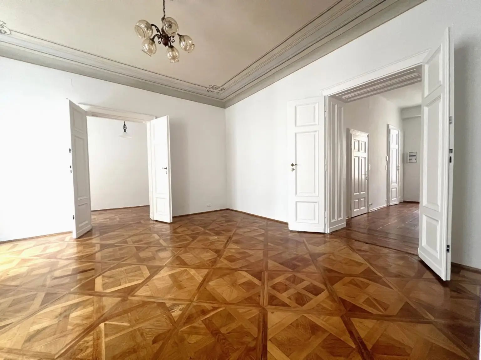 12 | ++ NEU ++ TRAUMHAFTE VIER Zimmer ALTBAUWOHNUNG | Prima Service Immobilien