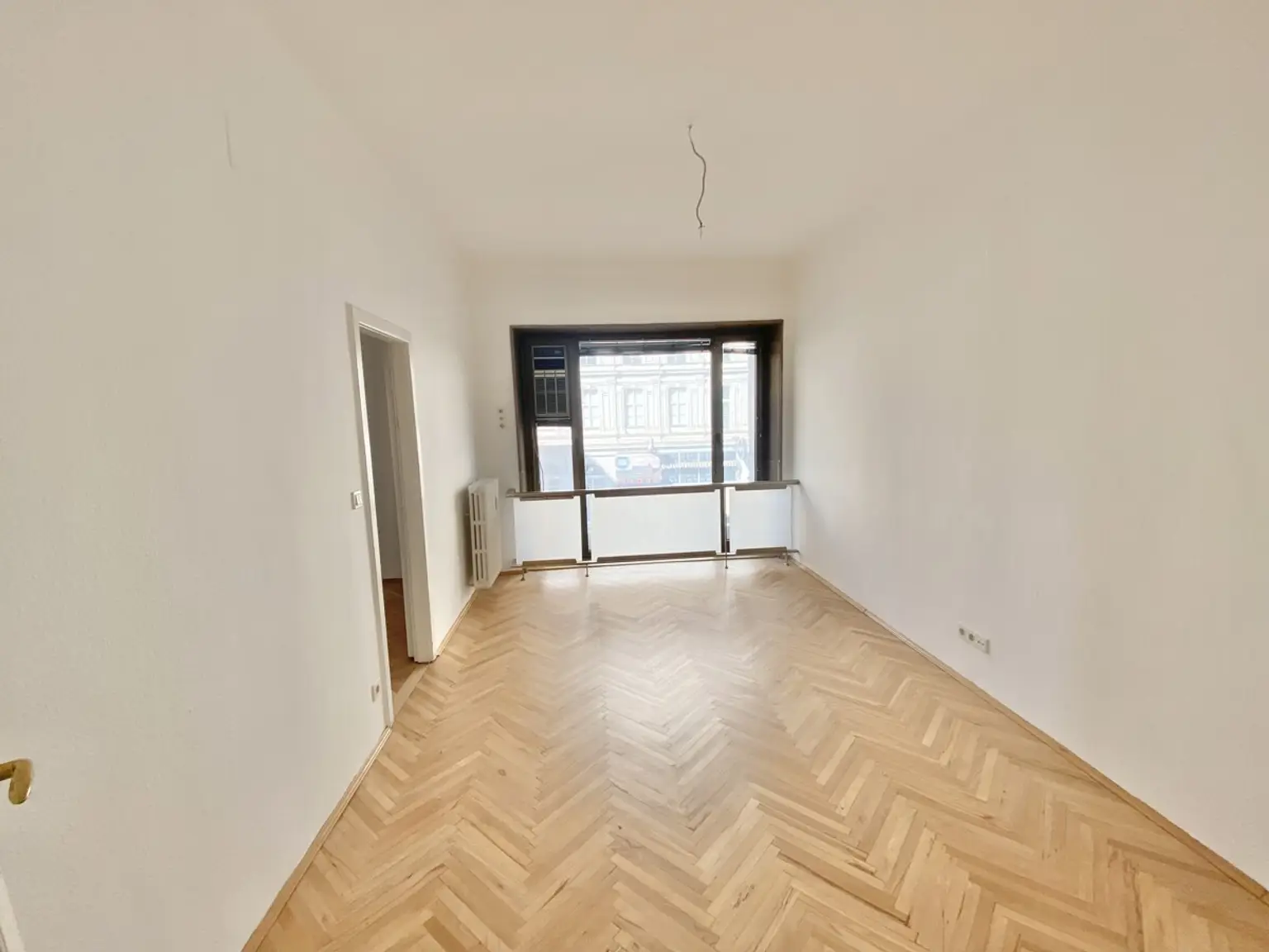 OPERNRINGHOF 3 Zimmer Wohnung /Büro  I 2 Bedroom Apartment opposite Opera
