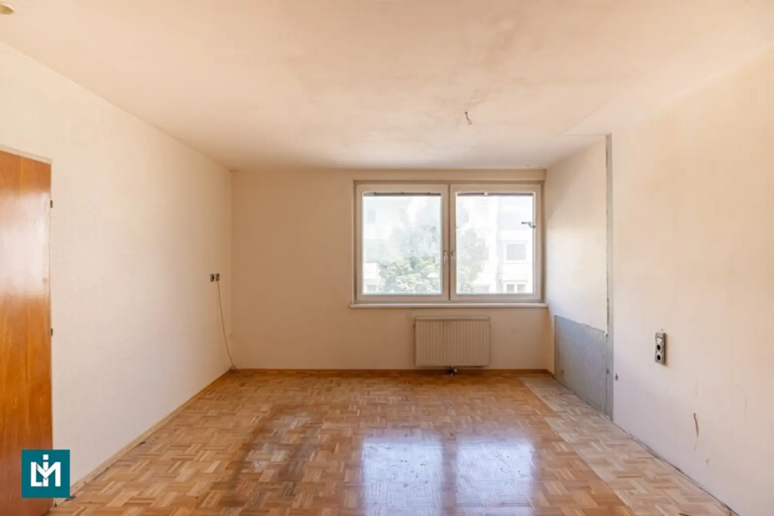 RENOVIERUNGSBEDÜRFTIGE 3 - ZIMMER WOHNUNG / NÄHE EINKAUFSZENTRUM RIVERSIDE