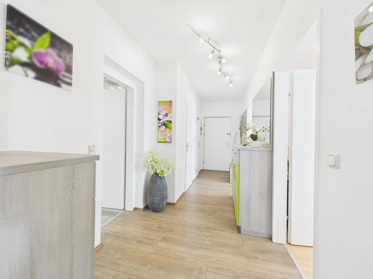 Gemütliche Eigentumswohnung mit Balkon im 1. Liftstock – Möbliert & bezugsfertig!