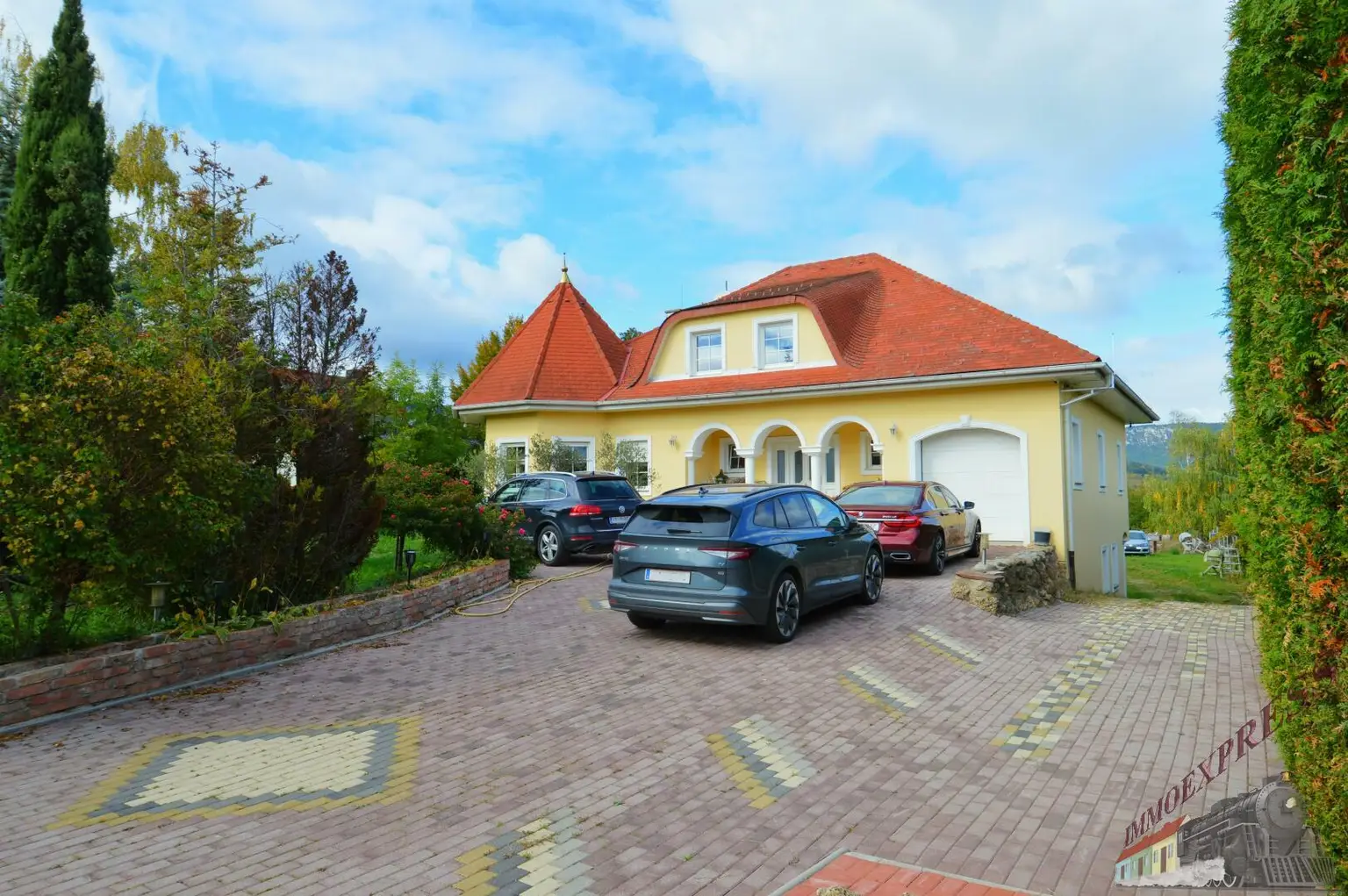 Repräsentatives Einfamilienhaus im italienischen Stil auf ca. 2.711 m²