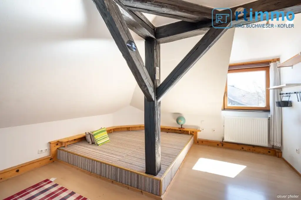 IHR FAMILIENDOMIZIL: KLIMATISIERTE GERÄUMIGE STADTVILLA MIT SCHÖNEM GARTEN, NEBENGEBÄUDEN UND SPIELPLATZ