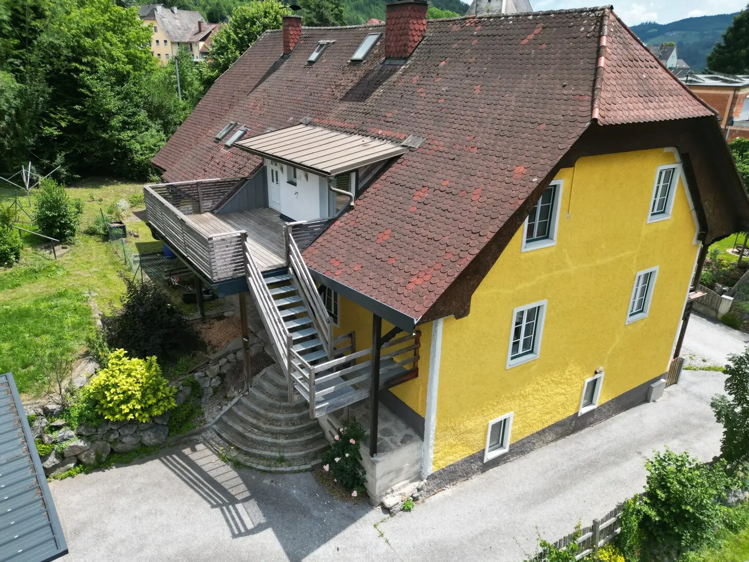 A3 Blick Stiege in Wohnung OG
