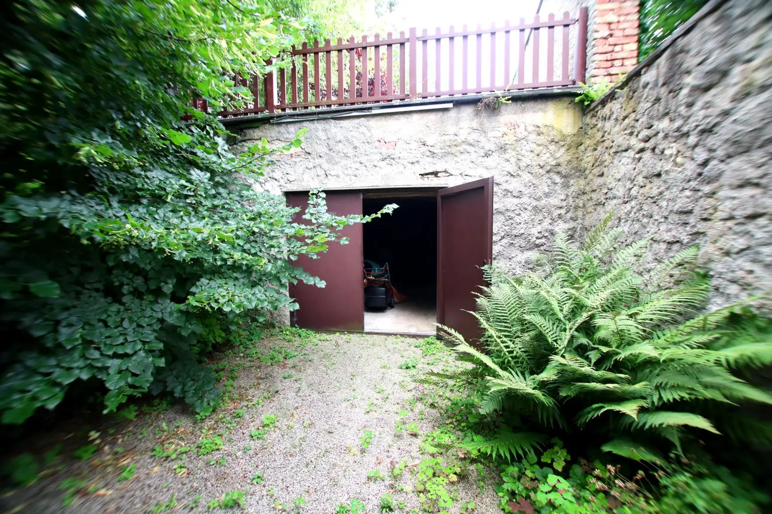 GAADEN bei Mödling: Gründerzeithaus auf großem Grundstück in zentraler Lage!