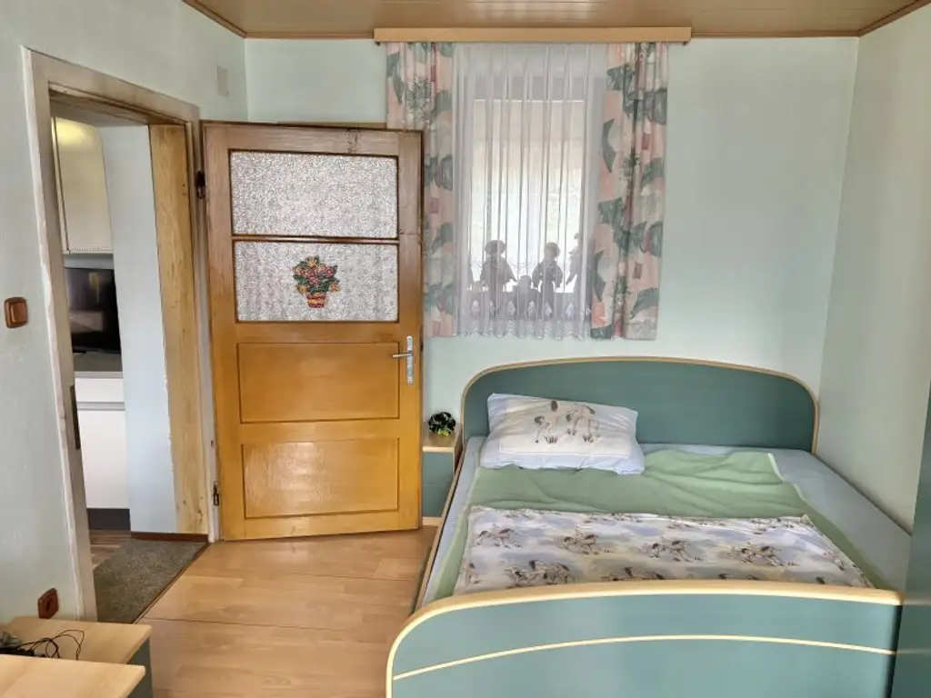 ** GARTENTAGE ** ren.bed. Landhaus mit bezauberndem Grundstück !! Ca. 7.200m 2 Wald inklusive !!