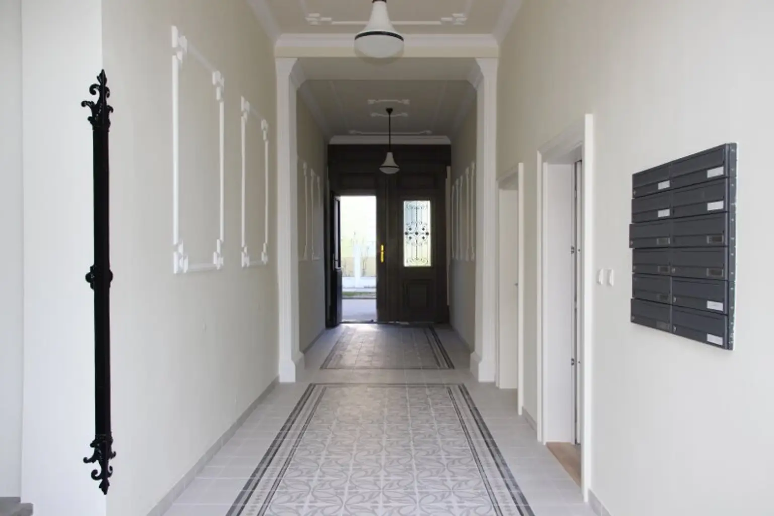 GRÜNRUHELAGE KORNEUBURG, NAHE HAUPTPLATZ: MODERN WOHNEN IM REVITALISIERTEN STILALTBAU!!