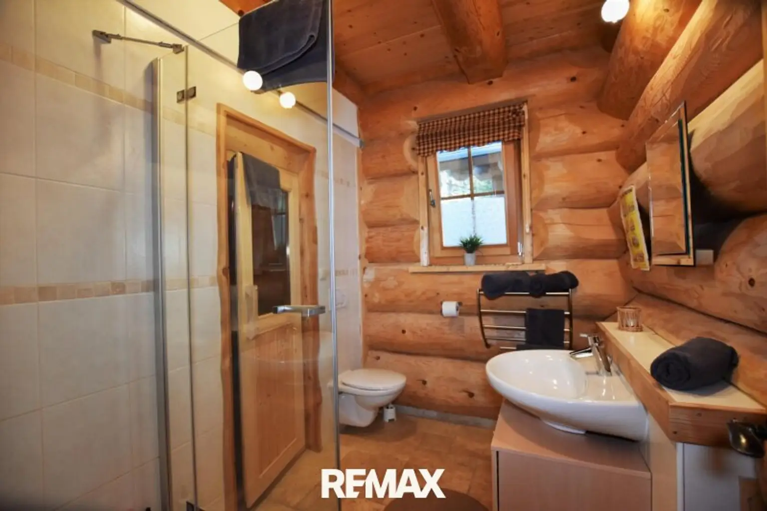 Badezimmer im Erdgeschoss