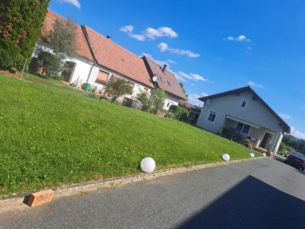 Wohnen auf einer Ebene: Gepflegtes Haus mit Garten und Doppelgarage in Unterwart