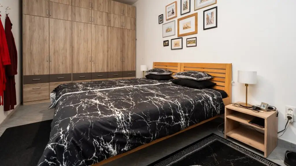 Kapitalanlage mit Potential – 2 Häuser auf Eckgrundstück mit rund 938 m² Grundstücksfläche!